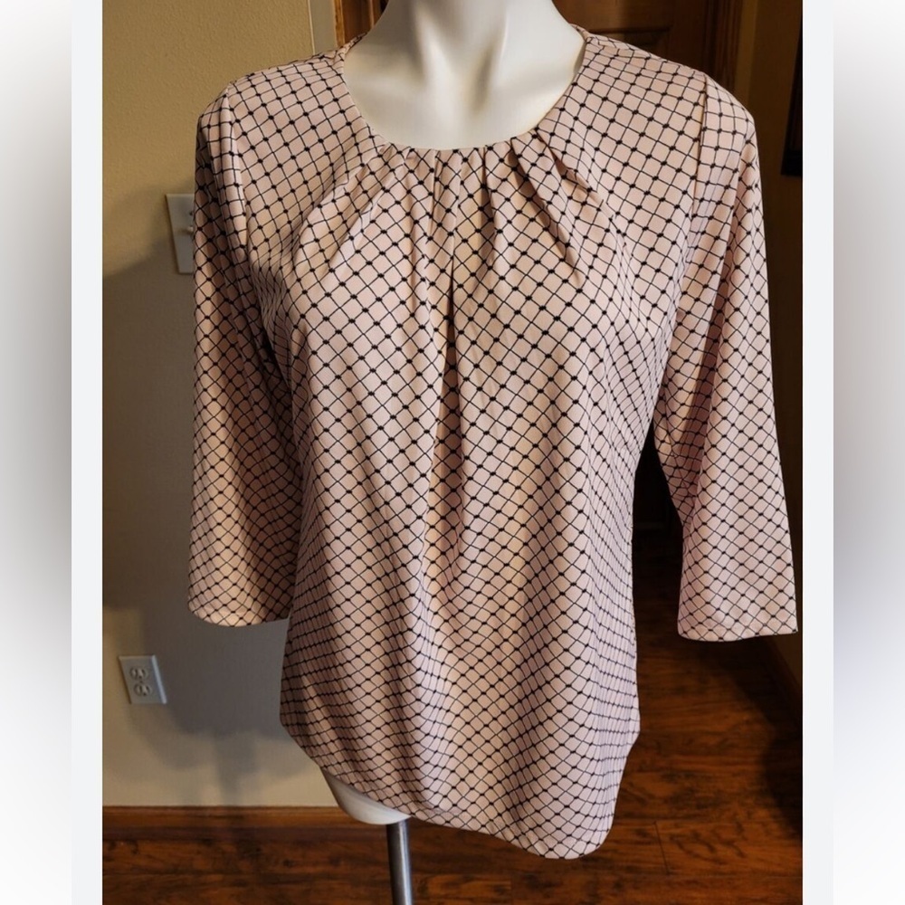 Worthington Women’s 3/4 sleeve blouse Small pleated round neckline
